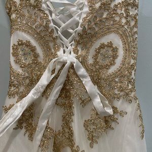 Worn once, clean/in bag, adorable dress!